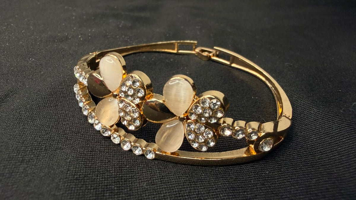 Gold Unique design bracelet